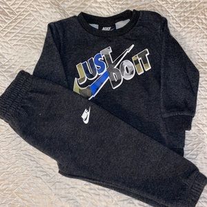 Nike Toddler Sweatsuits sz 18mo